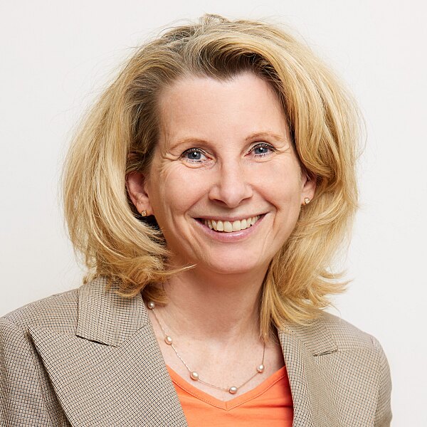 (3) Alexandra Gruber