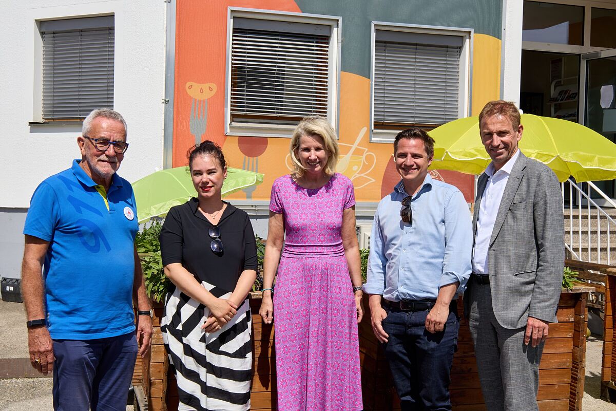 Elmar Furtenbach, Elisabeth Kaiser, Alexandra Gruber, Alexander Kaiser und Thomas Lichtblau vor dem Großen TafelHaus