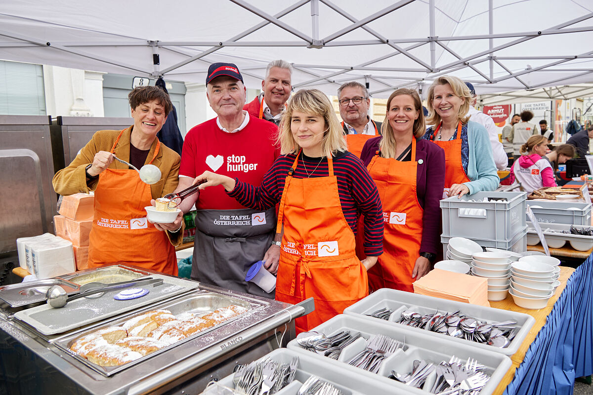 Kulinarischer Genuss bei der Langen Tafel